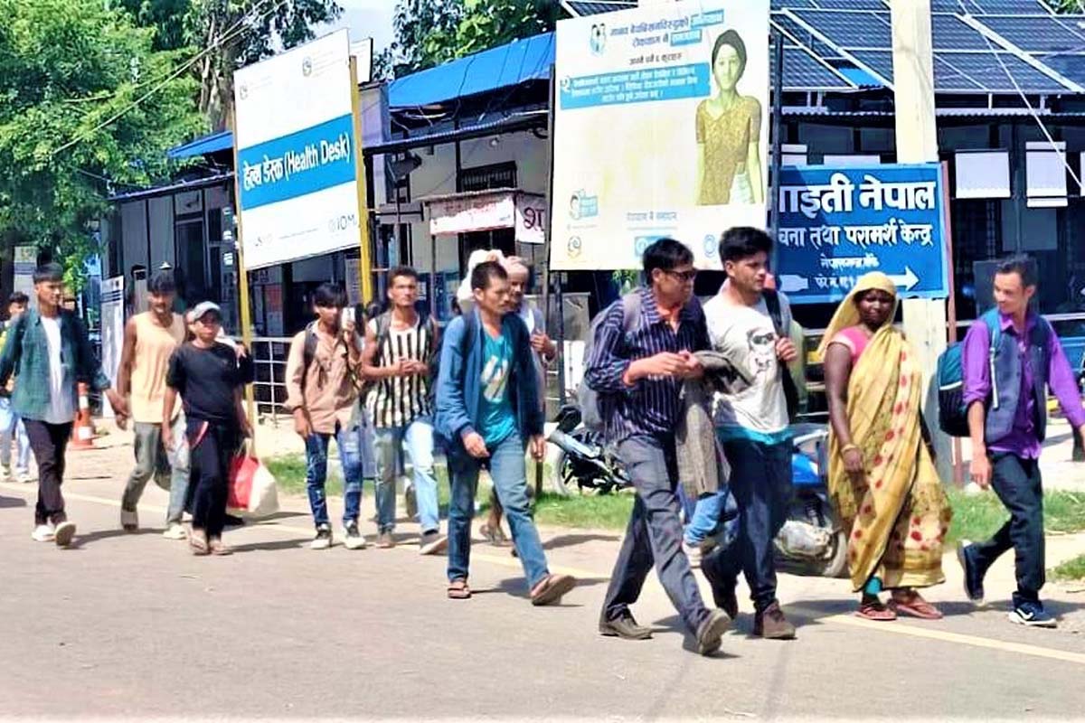 चाडपर्वको खर्च जोहो गर्न भारत जानेको लर्को